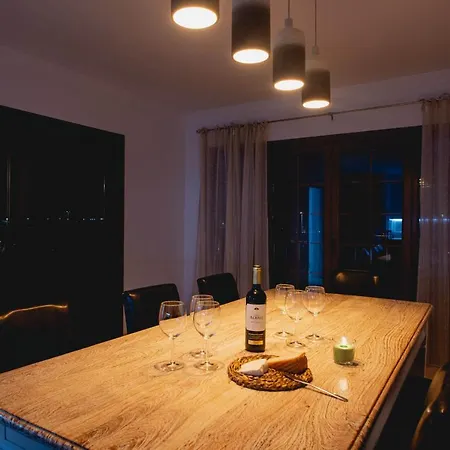 Vista Reina - Luxury 6 Bedroom - Heated Pool- Views - Pool Table - Vista Lobos - *