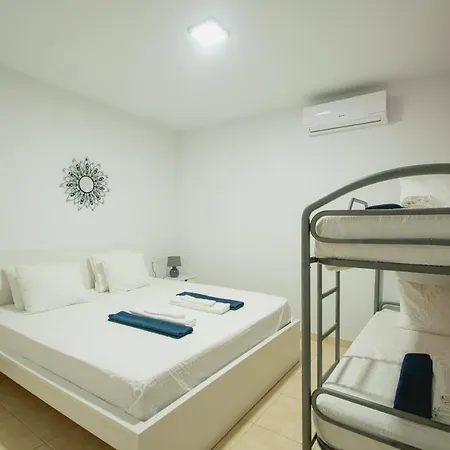 Vista Reina - Luxury 6 Bedroom - Heated Pool- Views - Pool Table - Vista Lobos - Playa Blanca (Lanzarote)