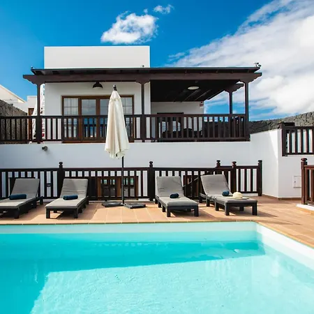 Vista Reina - Luxury 6 Bedroom - Heated Pool- Views - Pool Table - Vista Lobos - *